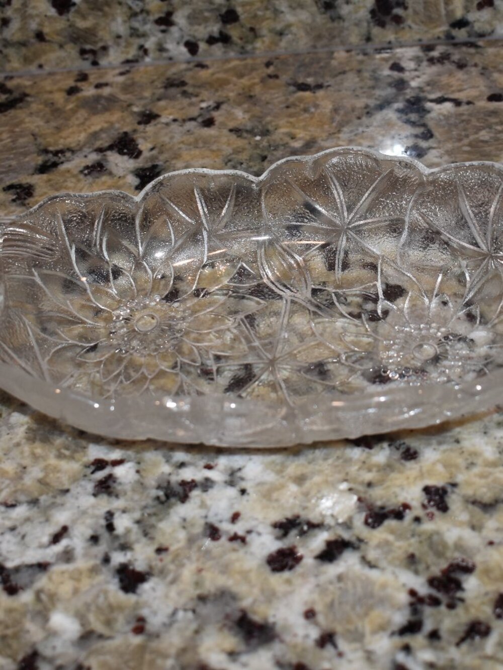 Indian Glass Co. "Lily Pons" #605 Pickle/Relish Oval Serving Dish